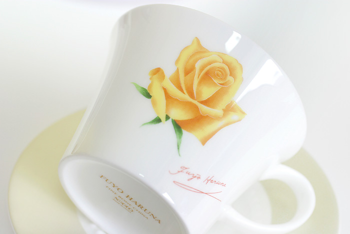 黄色の薔薇の食器。イエローローズ、薔薇のコーヒーカップ、プレート