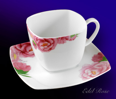 淡いピンクの色合いが素敵なカップです。お洒落なカップ＆ソーサー。お茶の時間を優雅なひとときに変えてくれる欲しいと思えるアイテム。ティータイムを満喫しませんか。母の日の贈り物や引出物など進物にも最適。