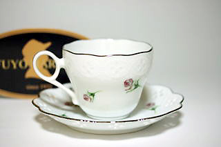 ホワイトローズのコーヒーカップ（FUYO HARUNA）薔薇のカップ